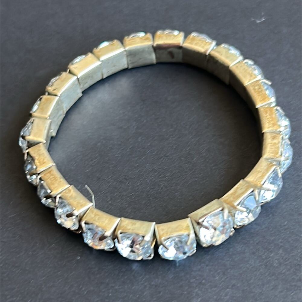 Women’s vintage gold tone crystal rhinestone‎ bracelet one size stretches - Picture 5 of 8